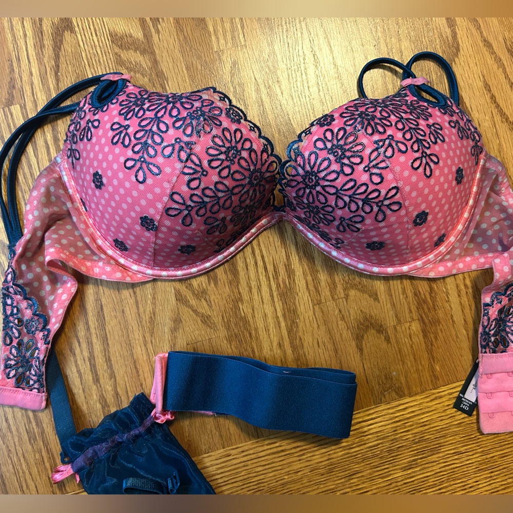 Victoria Secret Embroidered Bra